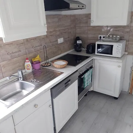 Jani Vendeghaz Ground Floor & Apartman Nyaraló *