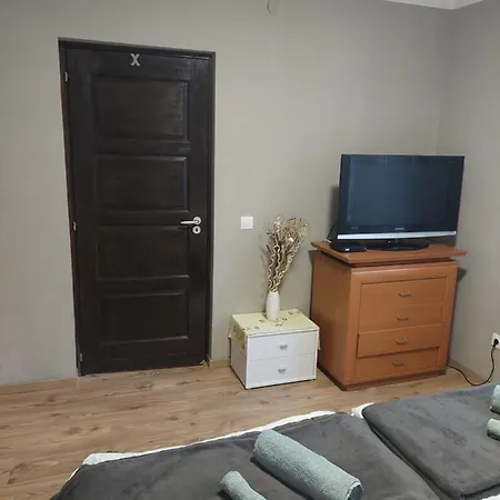 Jani Vendeghaz Ground Floor & Apartman