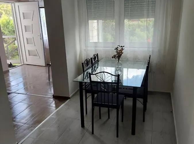 Holiday home Jani Vendeghaz Ground Floor & Apartman Balatonfured