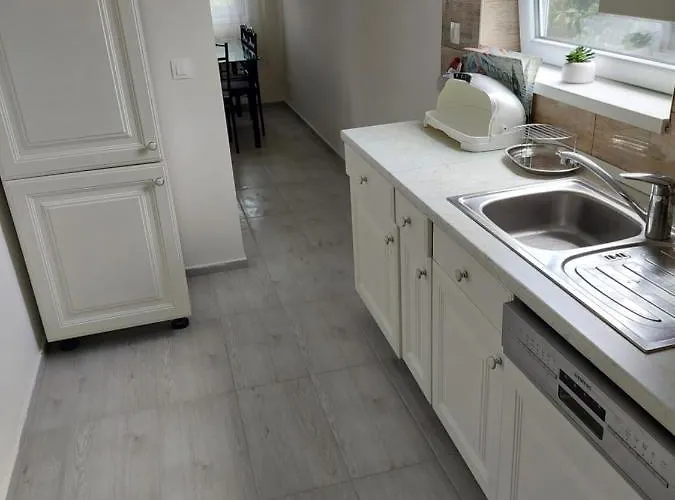 Jani Vendeghaz Ground Floor & Apartman Holiday home Balatonfured